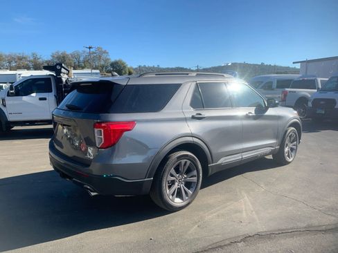 Used 2023 Ford Explorer XLT w/ Equipment Group 202A image 5