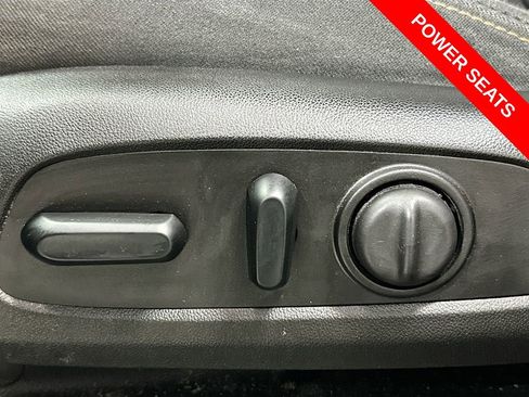 Used 2019 Chevrolet Equinox LT AWD/4WD image 32