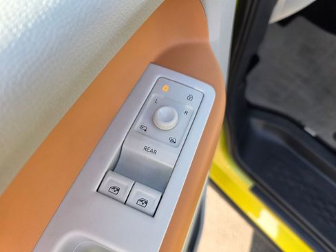 Used 2025 Volkswagen ID. Buzz 1st Edition image 21