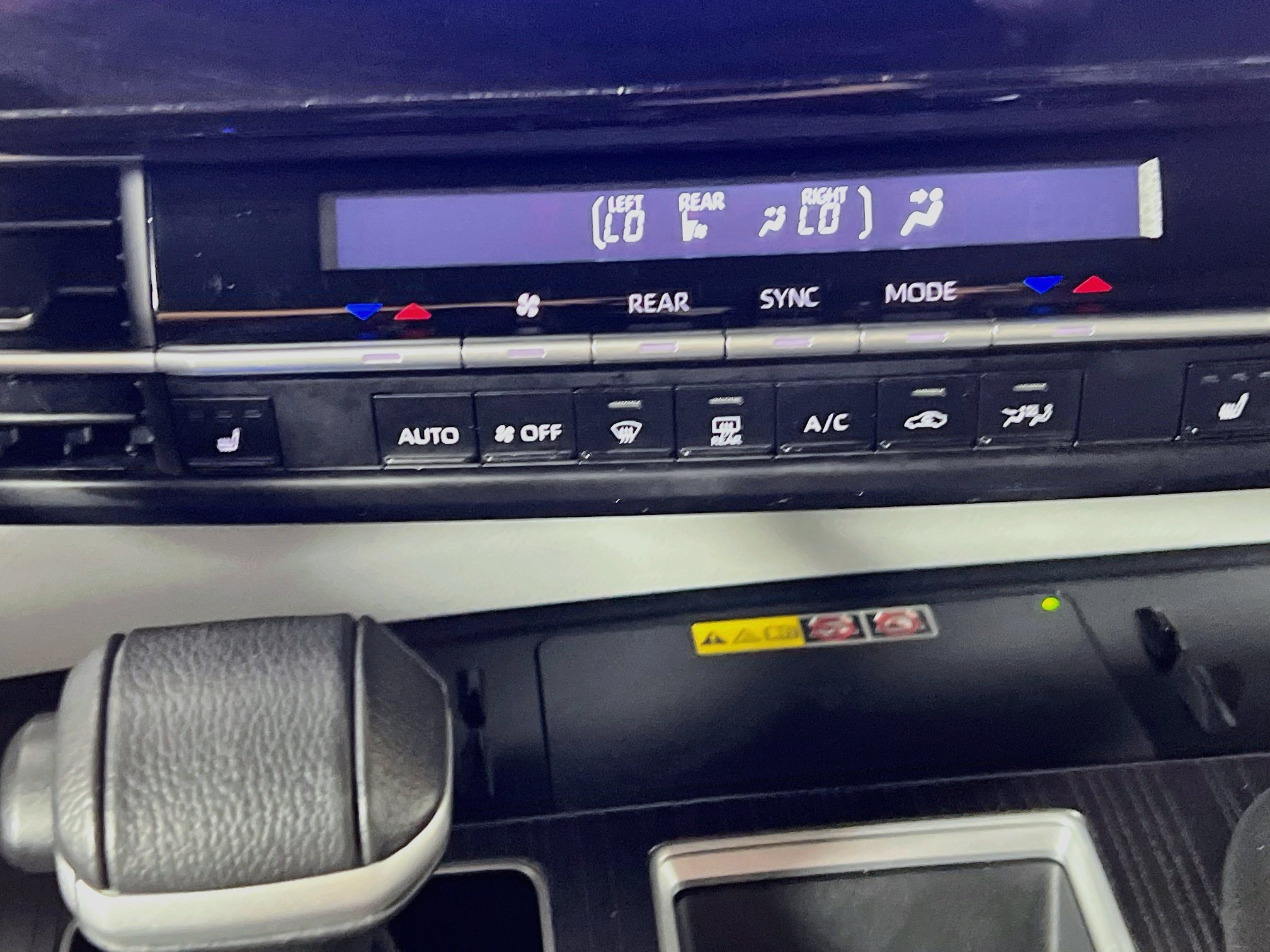 Used 2025 Toyota Sienna XLE FWD image 26