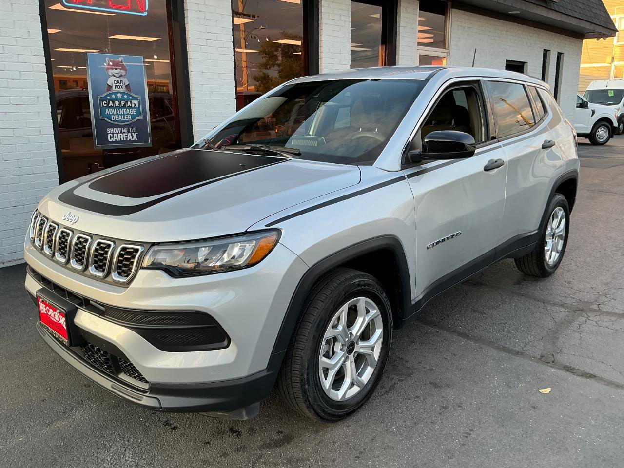 Used 2025 Jeep Compass Sport w/ Mopar Graphics Package AWD/4WD image 2