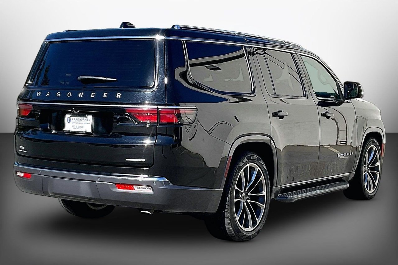 Used 2022 Jeep Wagoneer Series II w/ Convenience Group I AWD/4WD image 8
