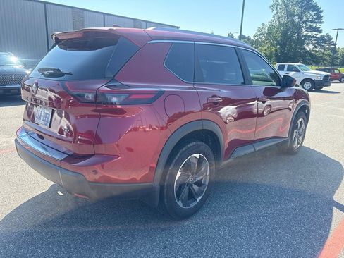 Used 2024 Nissan Rogue SV w/ SV Premium Package FWD image 10