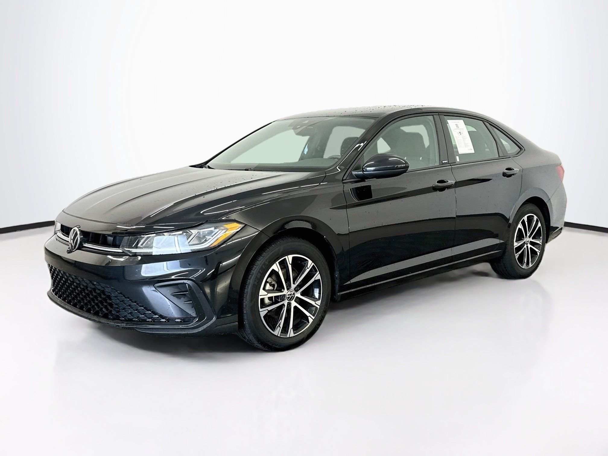 Used 2025 Volkswagen Jetta Sport FWD image 3