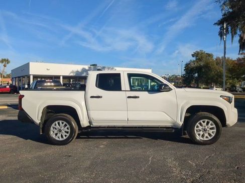 Used 2024 Toyota Tacoma SR image 3