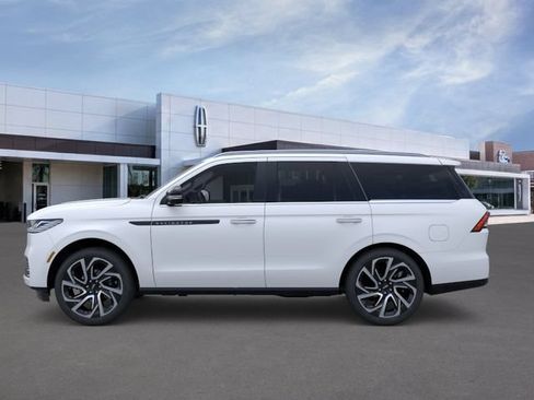 New 2026 Lincoln Navigator Black Label AWD/4WD image 3