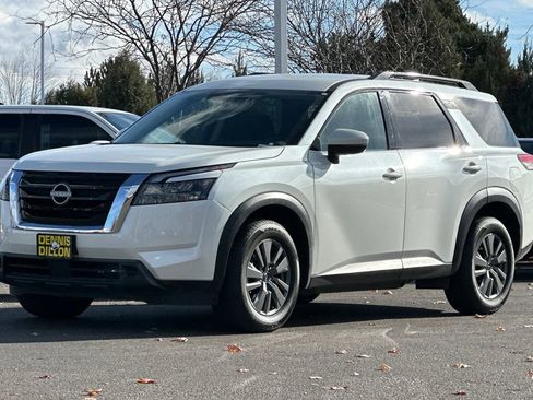 Used 2024 Nissan Pathfinder SV AWD/4WD image 8