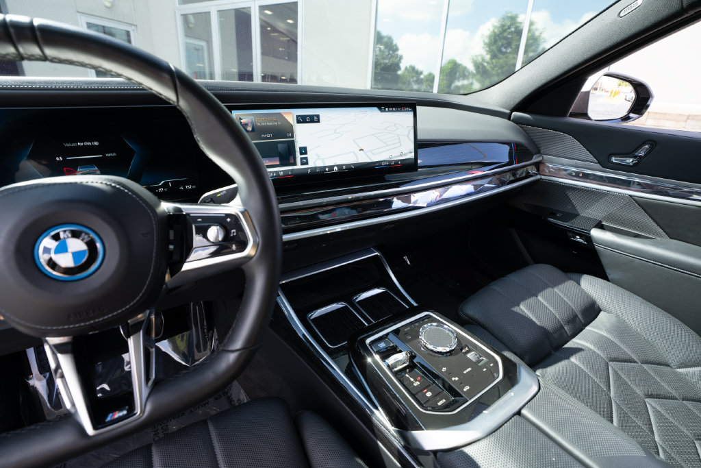 Used 2024 BMW i7 xDrive60 AWD/4WD image 28
