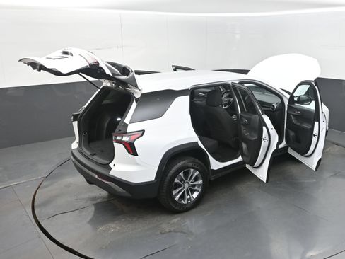 Used 2025 Chevrolet Equinox LT FWD image 45