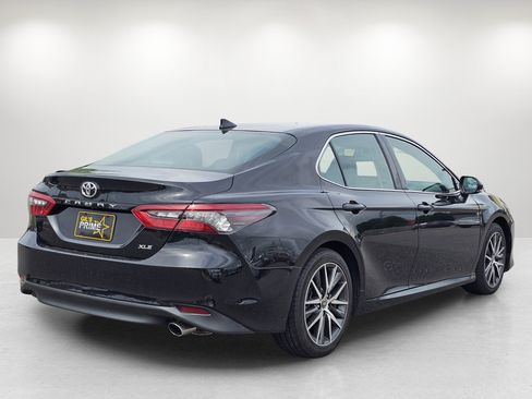 Used 2022 Toyota Camry XLE w/ Carpet Mat Package (TMS) FWD image 5