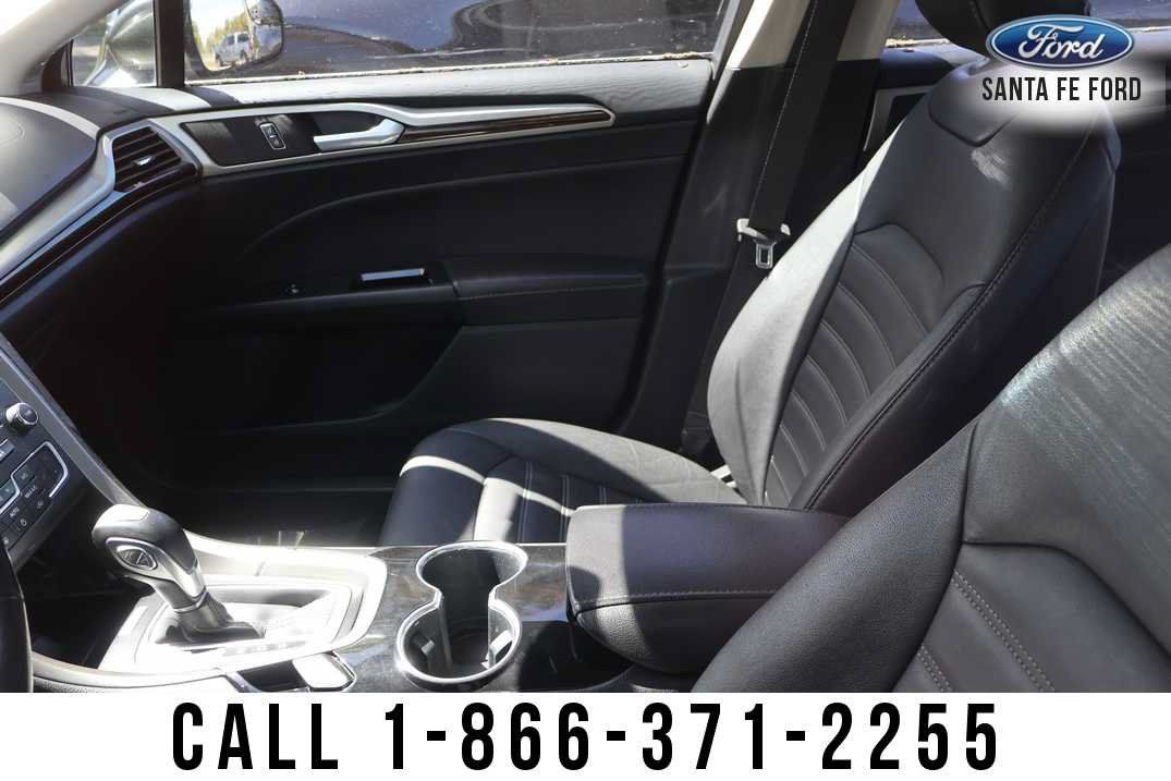 Used 2016 Ford Fusion SE w/ Equipment Group 202A FWD image 10