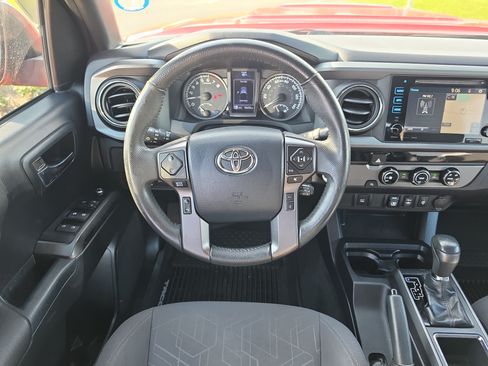 Used 2018 Toyota Tacoma TRD Sport RWD image 11