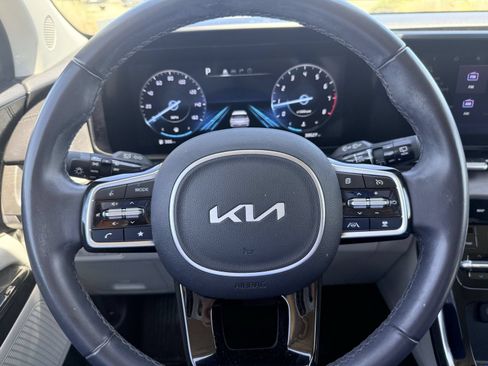 Used 2023 Kia Carnival SX FWD image 17