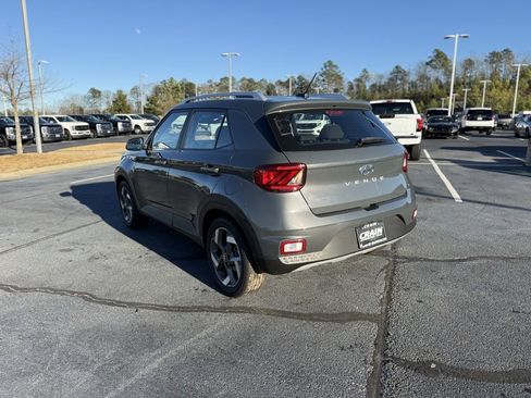 Used 2025 Hyundai Venue SEL image 5