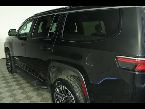 Used 2022 Jeep Wagoneer Series III w/ Flexible Seating Group AWD/4WD image 18