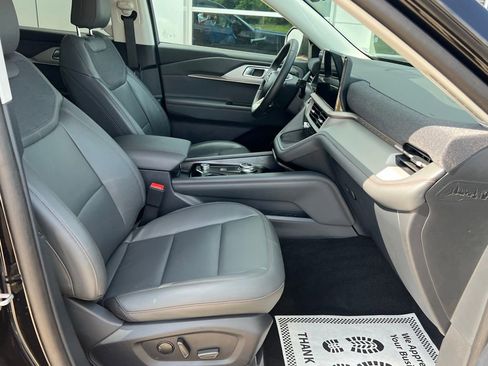 Used 2025 Ford Explorer Active w/ Active Comfort Package image 14