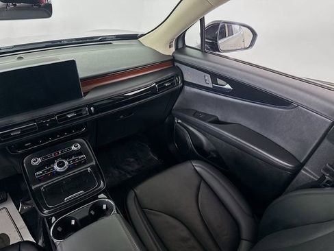 Used 2023 Lincoln Nautilus Reserve image 24