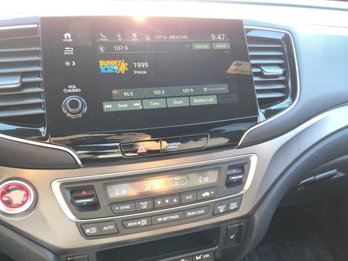 Certified 2022 Honda Pilot Sport image 32