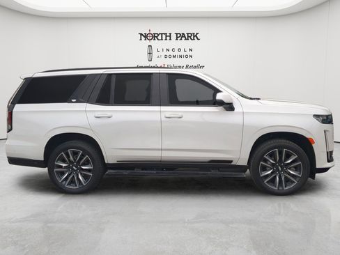Used 2024 Cadillac Escalade Sport Platinum AWD/4WD image 2