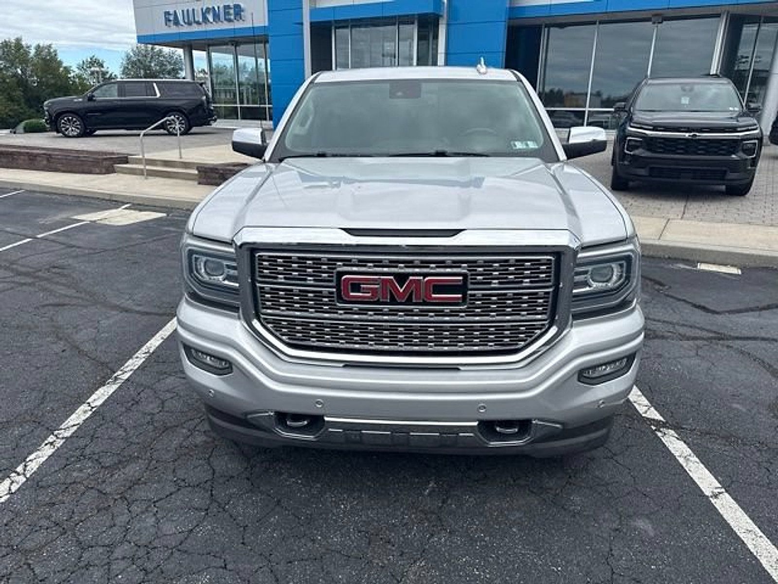 Used 2018 GMC Sierra 1500 Denali w/ Denali Ultimate Package AWD/4WD image 2