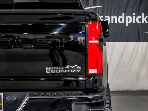Used 2024 Chevrolet Silverado 2500 High Country w/ High Country Premium Package image 45