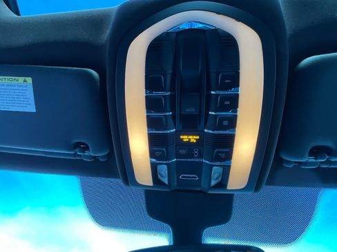 Used 2013 Porsche Cayenne 6-Speed Manual image 19