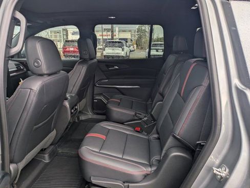 New 2026 Chevrolet Traverse RS w/ LPO, Floor Liner Package image 14