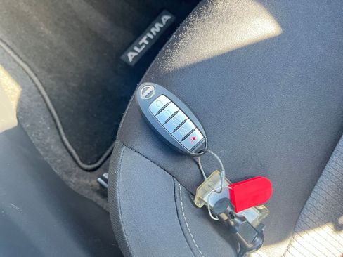 Used 2025 Nissan Altima 2.5 SV FWD image 21