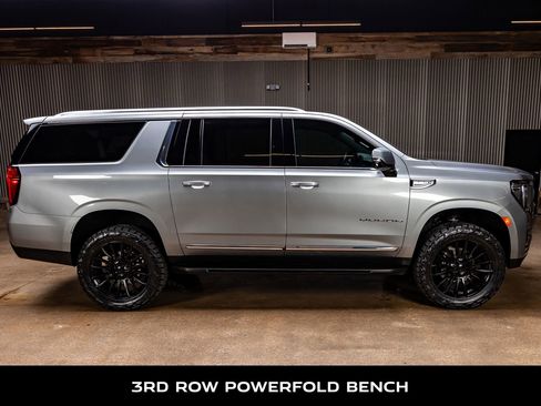 Used 2023 GMC Yukon XL SLT w/ SLT Premium Package image 11