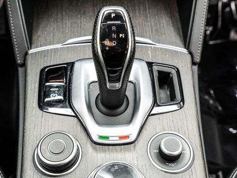 Used 2023 Alfa Romeo Stelvio Ti image 27