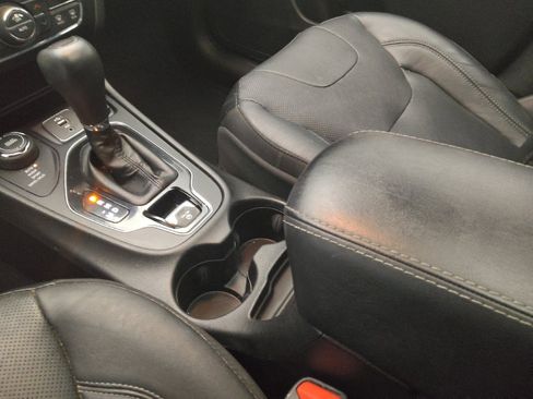 Used 2019 Jeep Cherokee Limited image 26