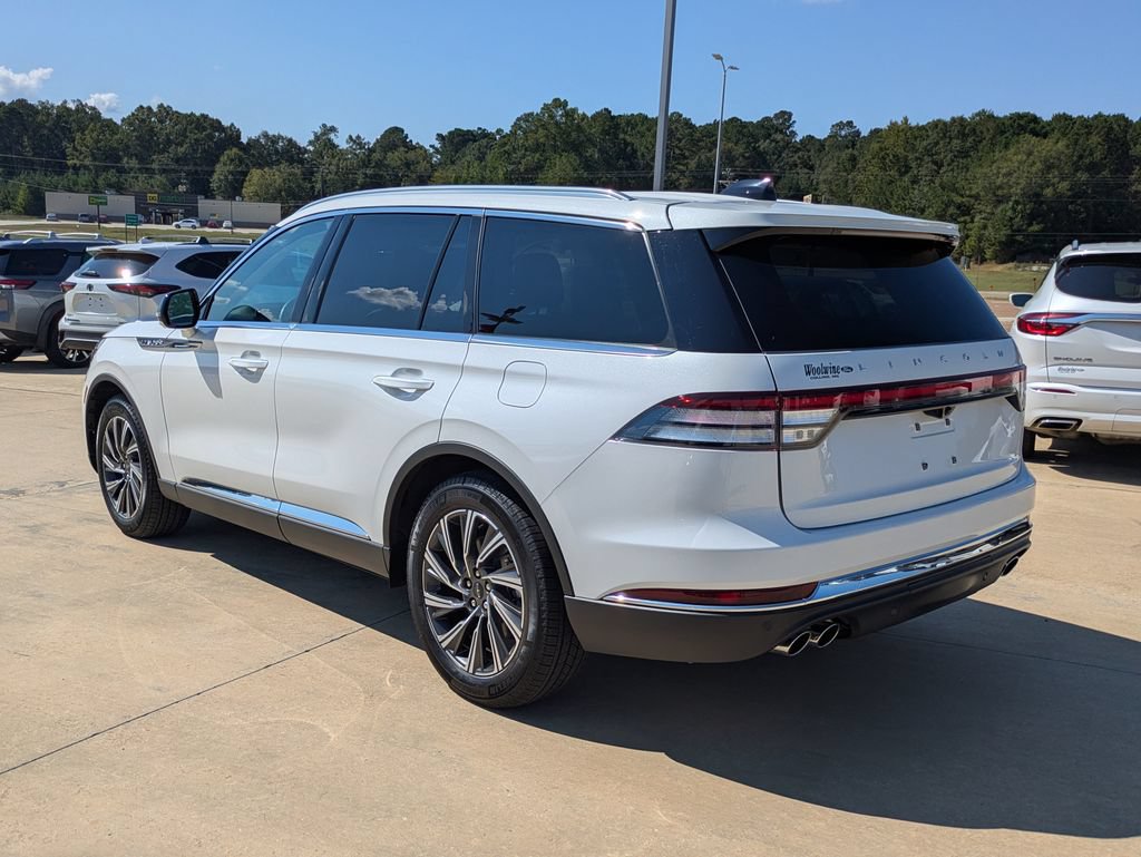 Used 2026 Lincoln Aviator 2WD image 3
