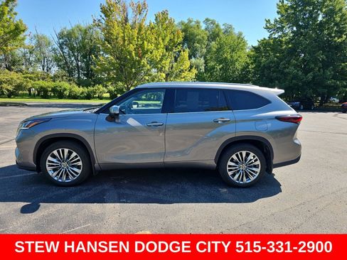 Used 2025 Toyota Highlander Platinum AWD/4WD image 1