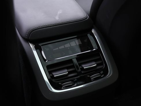 Certified 2023 Volvo XC60 B6 Ultimate w/ Protection Package Premier image 15