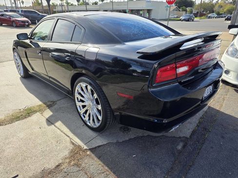 Used 2013 Dodge Charger SE image 5