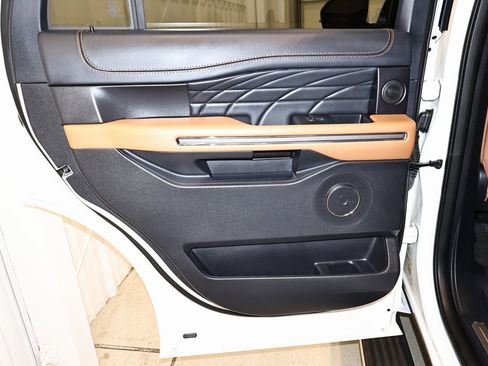 Certified 2024 Ford Expedition Platinum image 15