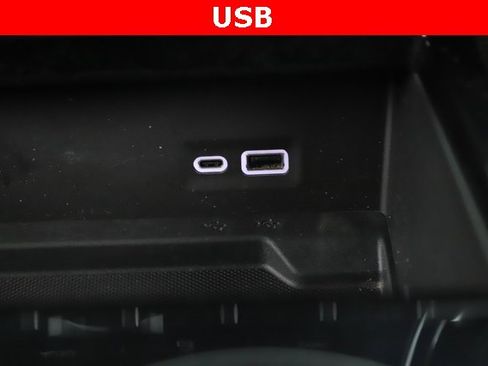 Used 2025 GMC Yukon Elevation image 24