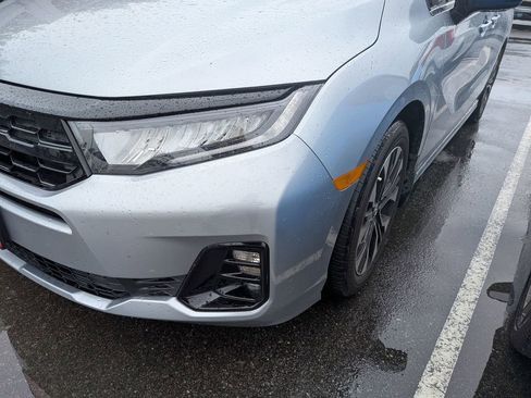 Used 2025 Honda Odyssey Elite image 2