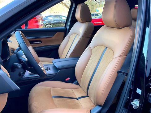 Certified 2025 MAZDA CX-70 3.3 Turbo S w/ Premium Plus AWD/4WD image 9