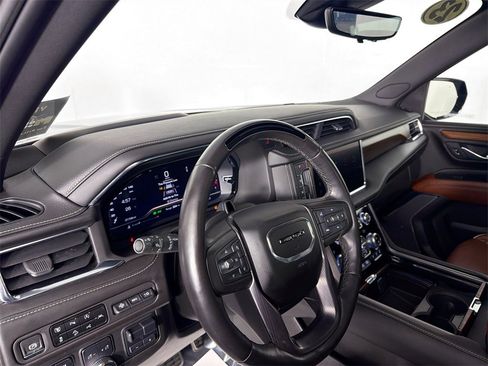 Used 2023 GMC Yukon Denali Ultimate image 9