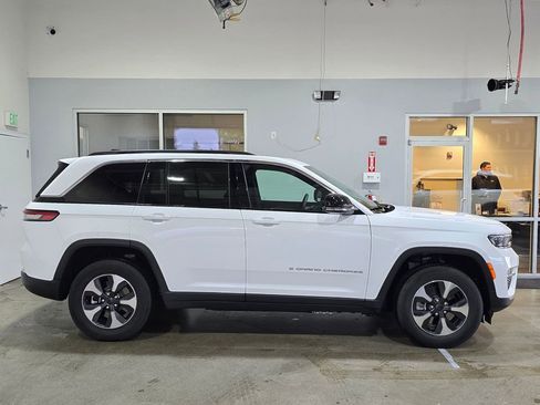 Used 2024 Jeep Grand Cherokee Limited 4xe AWD/4WD image 4