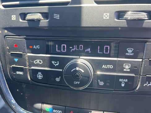 Used 2018 Dodge Grand Caravan GT FWD image 18