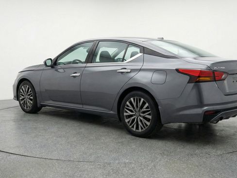 Used 2025 Nissan Altima 2.5 SV FWD image 6