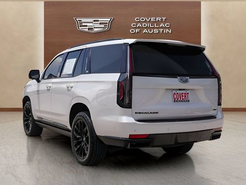 Used 2023 Cadillac Escalade Sport w/ LPO, ONYX Package AWD/4WD image 3