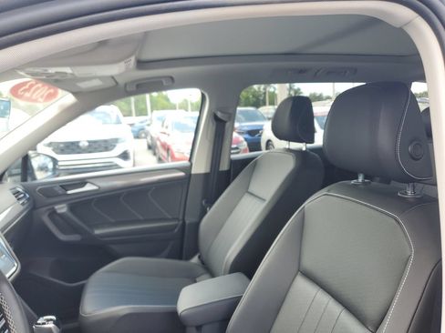 Certified 2023 Volkswagen Tiguan SE w/ Panoramic Sunroof Package FWD image 22