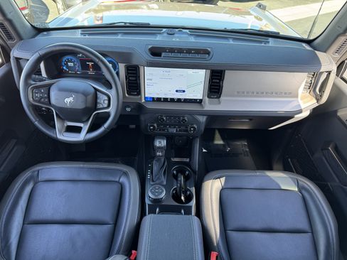 Used 2025 Ford Bronco Outer Banks w/ Sasquatch Package AWD/4WD image 34