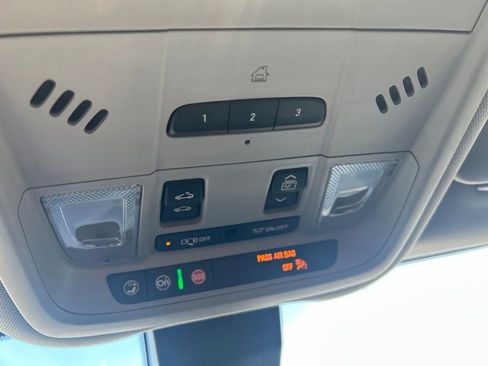 Used 2021 Chevrolet Equinox Premier FWD image 29