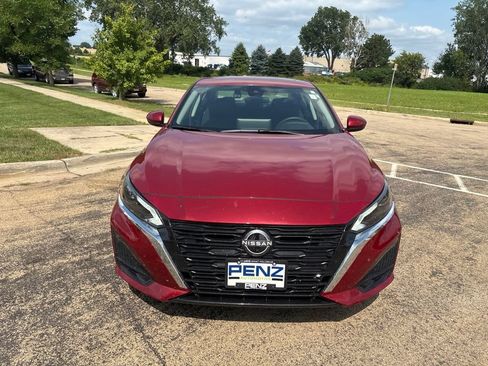 Used 2025 Nissan Altima 2.5 SV w/ SV Special Edition Package AWD/4WD image 2