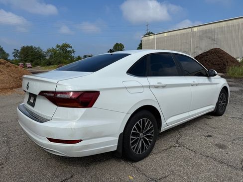 Used 2019 Volkswagen Jetta SE w/ Cold Weather Package FWD image 3