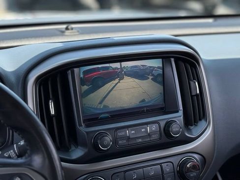 Used 2018 Chevrolet Colorado Z71 AWD/4WD image 3